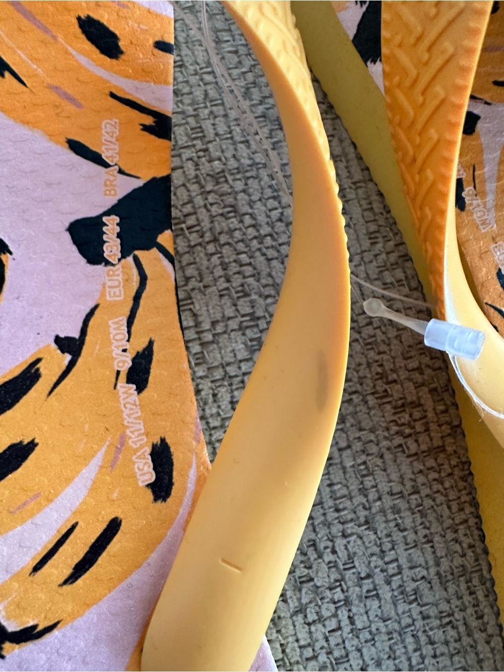 Havaianas Yellow Banana Print Flip Flops - Picture 3 of 5